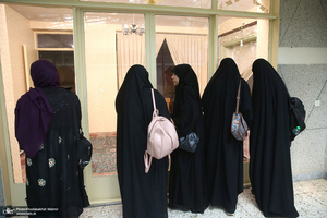 بازدید جمعی از دانشجویان انگلیسی و جمعی از دانش آموزان بندر دیر از جماران