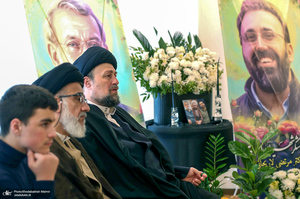 دیدار سید حسن خمینی با خانواده شهیدان لاریجانی