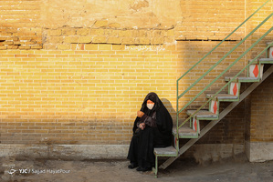 ویزیت رایگان مردم جهت پیشگیری از کرونا در مناطق محروم قم + تصاویر