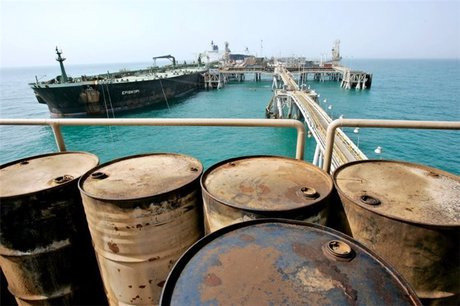 شناور حامل 250 هزار لیترسوخت قاچاق در آب‌های خلیج فارس توقیف شد