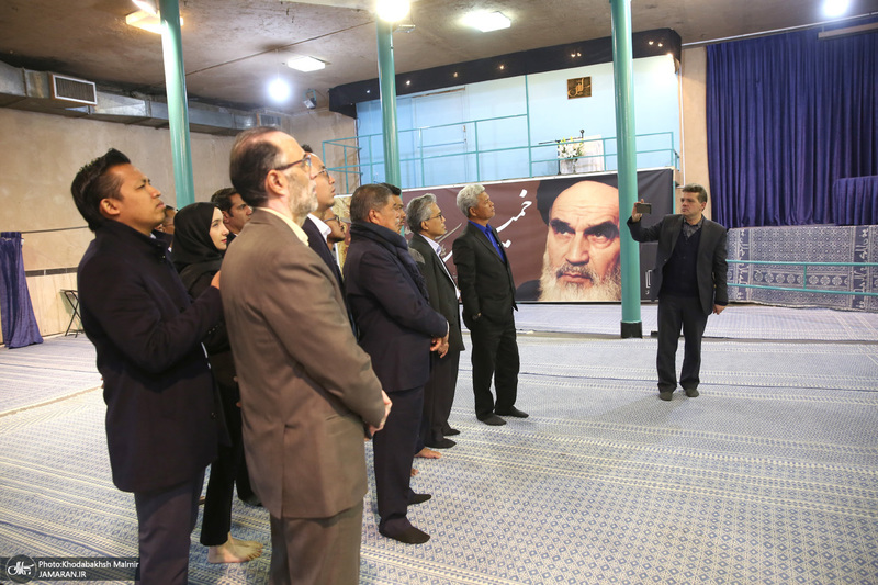 بازدید محمد بن سیو وزیر کشاورزی  و امنیت غذایی کشور مالزی از  بیت امام خمینی (س) در جماران