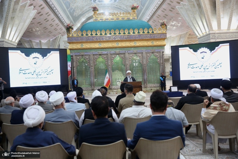 ادای احترام مهمانان خارجی کنفرانس وحدت اسلامی به مقام شامخ حضرت امام خمینی (س)