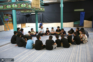 بازدید اقشار مختلف مردم از بیت امام خمینی (س) در جماران