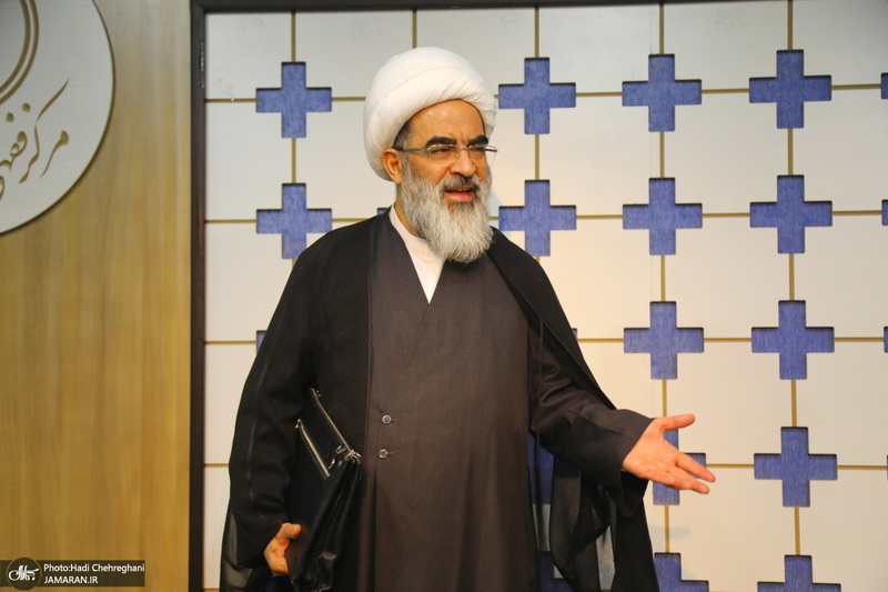 مراسم روز معلم و تجلیل از اساتید حوزوی در مجتمع آموزشی پژوهشی ائمه اطهار (ع)‎