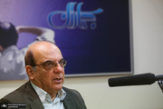 عباس عبدی: اکثر فسادهایی که در ایران رخ می‌دهد، یک‌سرشان در بانک است