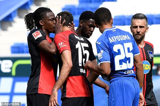 بازیکنان هرتابرلین نکات بهداشتی را رعایت نکردند+عکس
