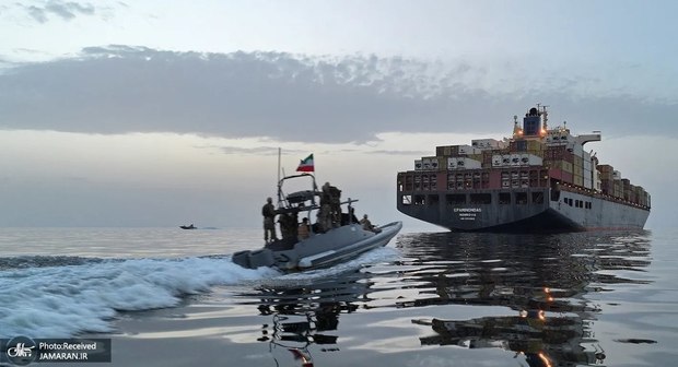 نشریه غربی: پرداخت عوارض واقع‌بینانه‌تر از ادامه بحران در هرمز است