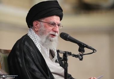 رهبر معظم انقلاب: همه مراقب باشند! طراحی دشمن بعد از شکست آنها در جنگ ۱۲ روزه  ایجاد چند صدایی و شکستن اتحاد است