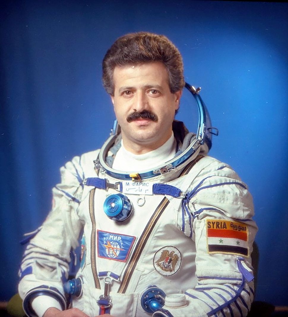 فضانوردی که خاک دمشق را به فضا برد درگذشت