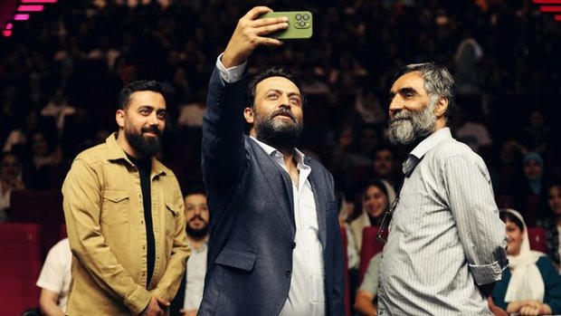مصطفی زمانی: سخت است برای زندگی تلاش کنیم اما مرگ همه چیز را بی‌معنی کند
