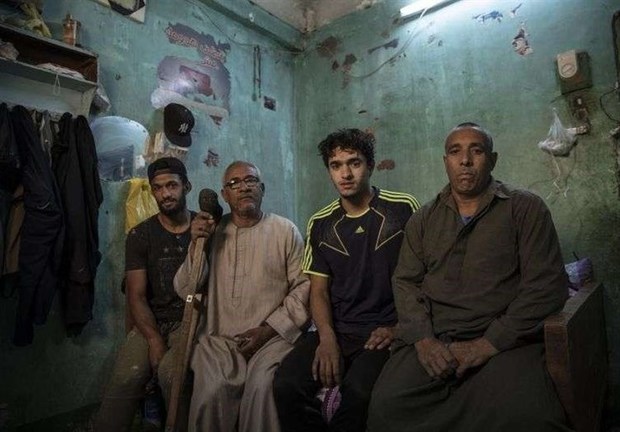 کرونا بازیکن مصری را به کارگری و دستفروشی وادار کرد + تصاویر
