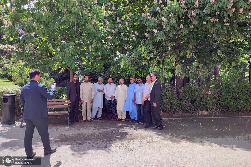 بازدید میهمانان خارجی بزرگداشت امام از کاخ سعد آباد