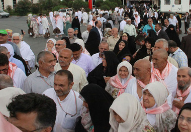 نخستین گروه از زائران گلستان عازم سرزمین وحی شدند