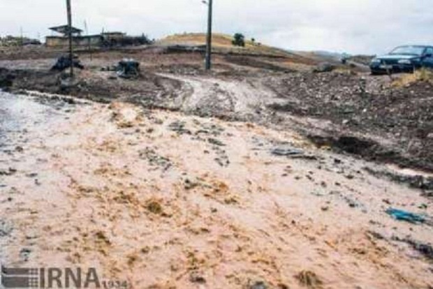 سیل جاده های پنج روستای گناباد را مسدود کرد