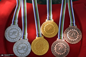 آخرین روز مسابقات دوچرخه سواری قهرمانی کشور جاده بانوان در حرم مطهر امام خمینی(س)