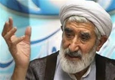 تجلیل از " آیت‎الله دکتر احمدی" عضو شورای انقلاب فرهنگی در ملایر