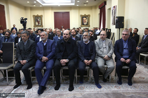 دیدار رئیس، مدیران و کارکنان ستاد اجرایی فرمان امام (ره) با سید حسن خمینی