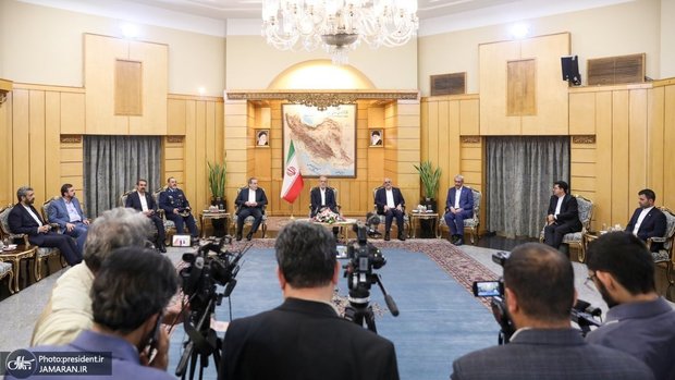 پزشکیان در تشریح دستاوردهای سفر چین: اجرای توافقات حاصل از اجلاس سازمان همکاری شانگهای چشم‌انداز مناسبی برای کشور ایجاد می‌کند/ با رئیس‌جمهور چین و رئیس‌جمهور ترکیه تصمیمات مهم و استراتژیکی اتخاذ شد/ گفت و گو با رئیس جمهور روسیه نزدیک به ۴ ساعت طول کشید