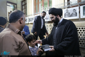 مراسم بزرگداشت خانواده های شهدای 15 خرداد و مدافع حرم توسط سید علی خمینی