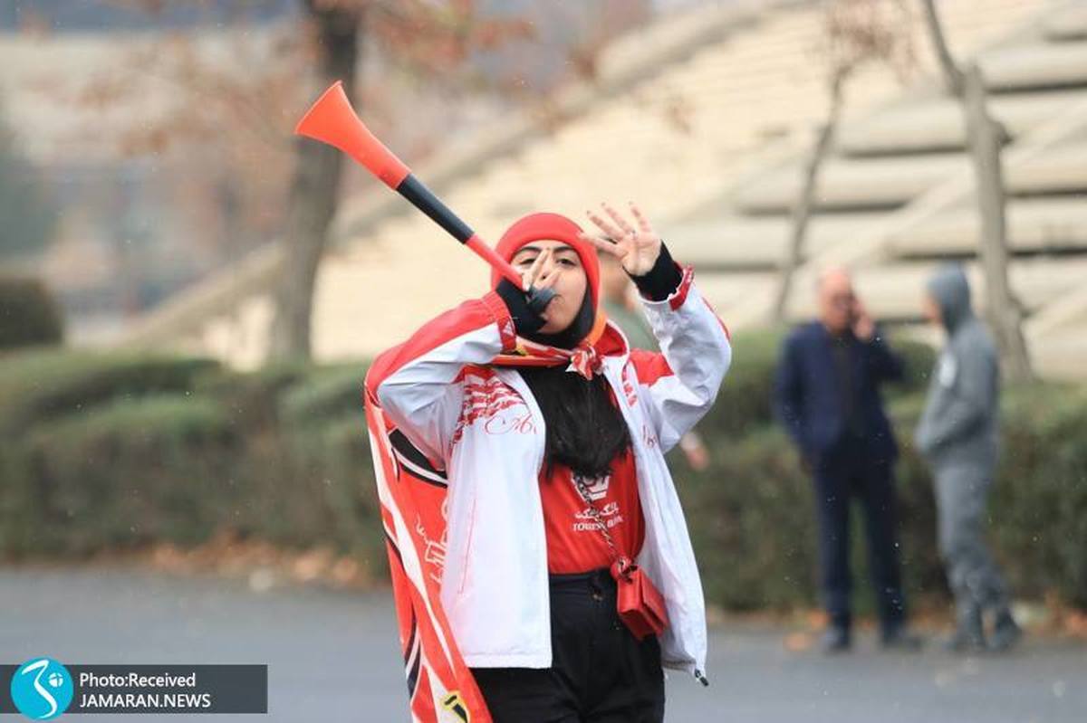 ویدیو| آسفالت مانع ورود تماشاگران زن پرسپولیس به ورزشگاه!