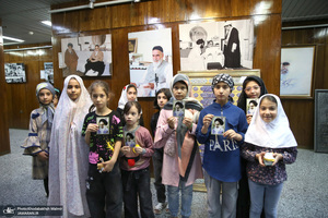 بازدید اقشار مختلف مردم از بیت امام خمینی (س) در جماران