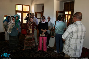 بازدید جمعی از گردشگران آلمانی از بیت و زادگاه حضرت امام در خمین
