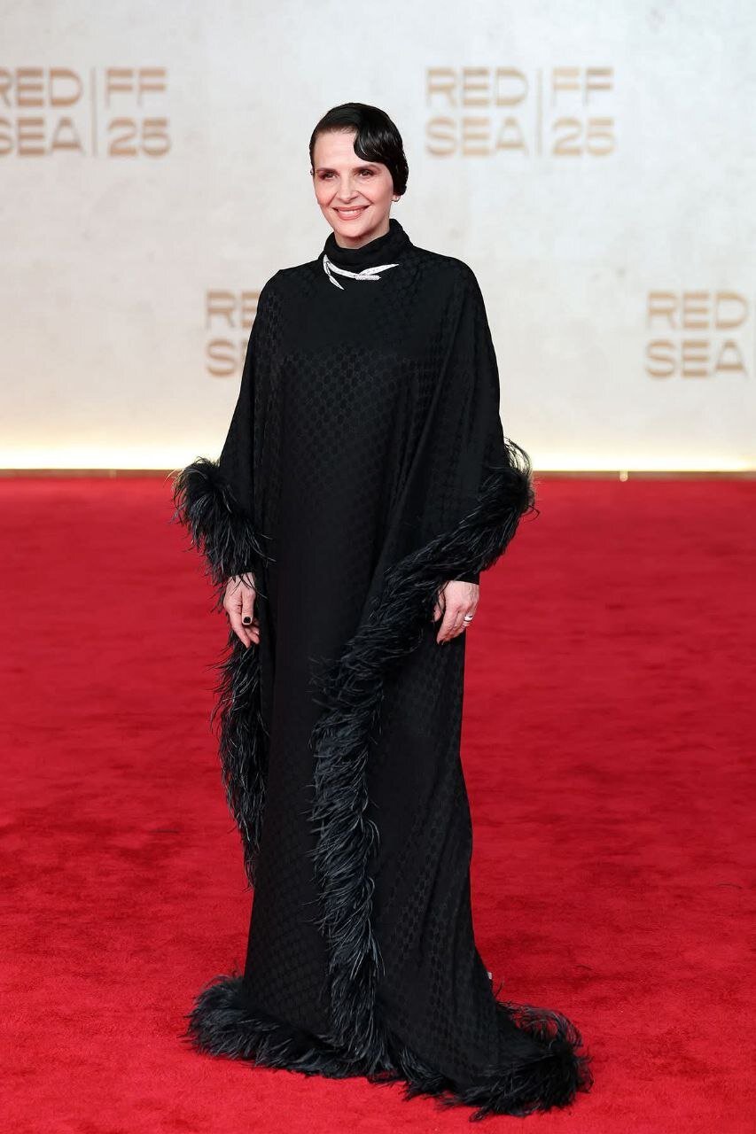 از جانی دپ تا آنتونی هاپکینز؛ چرا ستاره‌ها این روزها راه جده را در پیش گرفته‌اند؟