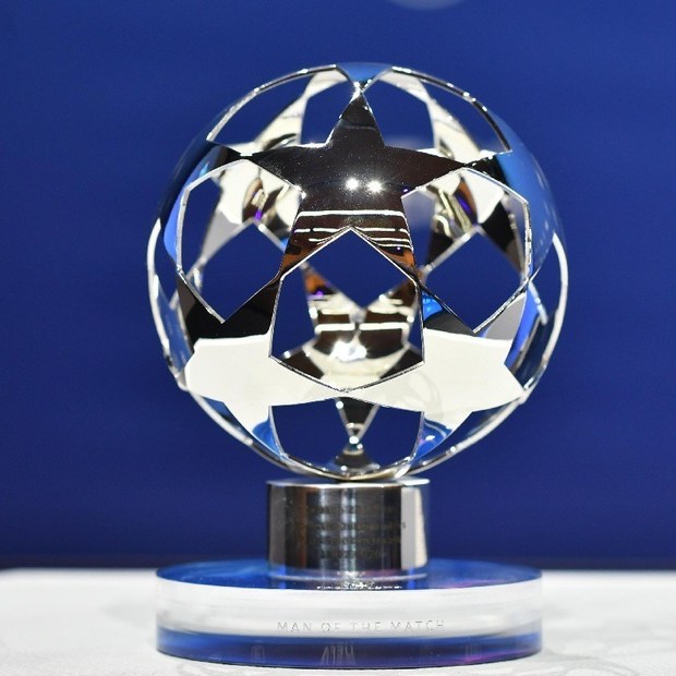 رونمایی از جایزه بهترین بازیکن زمین در لیگ قهرمانان اروپا + عکس
