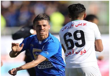 حضور وریا غفوری در تمرین استقلال