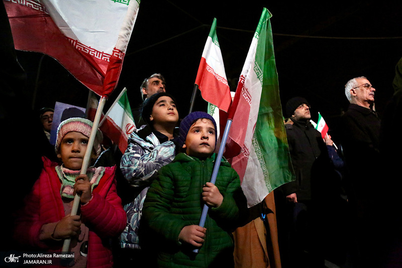 تجمع بزرگ مردمى نه به آتش بس در محله پيروزى تهران
