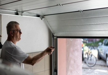 هزینه تعمیرات جک درب پارکینگ در سال 1404 چقدر است؟