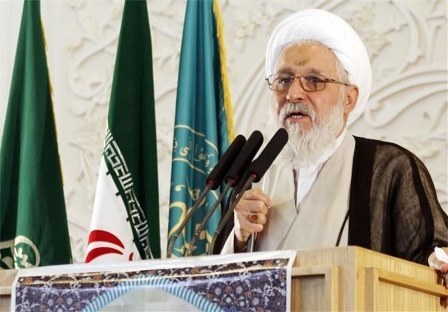 امام جمعه شیراز: همه باید به اجرای قانون متعهد و ملتزم باشند