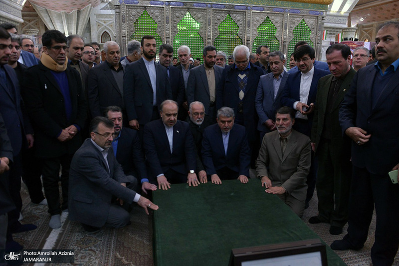 تجدید میثاق وزیر و کارکنان وزارت ورزش و جوانان با آرمان های امام خمینی(س)