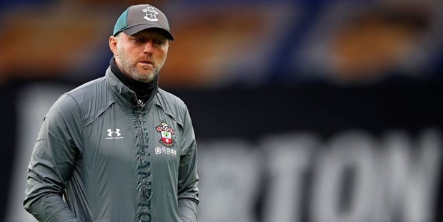 هازن‌هوتل به بهترین مربی ماه جزیره انتخاب شد
