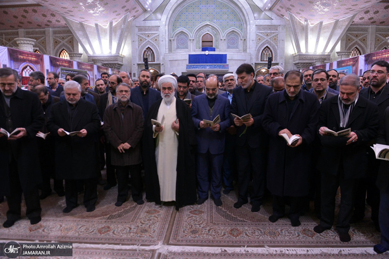 تجدید میثاق رییس و جمعی از مدیران ارشد صدا و سیما با آرمان های امام خمینی(س)