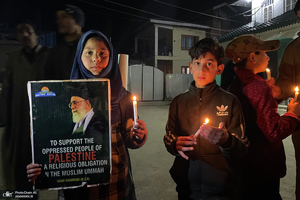 دسته عزاداری شیعیان کشمیر در آستانه تشییع پیکر شهید سید حسن نصرالله (ره)