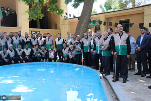 غبار روبی و عطر افشانی بیت و زادگاه امام خمینی (س)