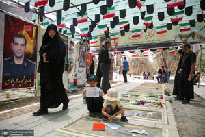 گلزار شهدای جنگ تحمیلی ۱۲روزه در بهشت زهرا (س)