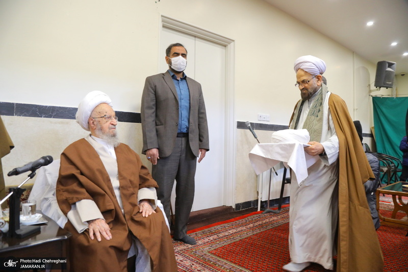 عمامه گذاری طلاب در روز عید مبعث توسط مراجع عظام تقلید‎‎