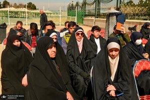 مراسم درختکاری در جوار حرم مطهر امام خمینی (س)