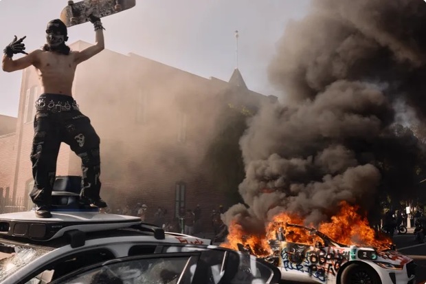 پژوهشگری که سقوط آمریکا را پیش‌بینی کرد: از هم پاشیدگی تازه شروع شده است