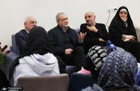 دیدار پزشکیان با جمعی از کودکان بی سرپرست در مجتمع خانه دختران ایران (4)