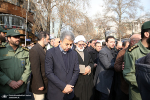 اقامه نماز سید حسن خمینی بر پیکر ٣ تن از شهدای سانحه هواپیمای اوکراینی