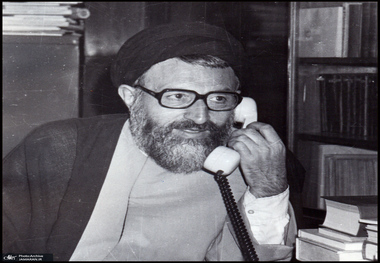 امام خمینی(س): مردم یک وقت بیدار شدند که بهشتی‌اى در کار نبود/یک مرد صالحی را به صورت یک دیکتاتور درآوردند/تهمت‌هاى ناگوار به ایشان مى‌زدند