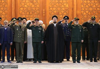 سید حسن خمینی: امام برای اولین بار در تاریخ، «جمهوریت» و «اسلامیت» را جمع کرد/ در مقام فرماندهی، «بردباری» بسیار مهم است | سرلشکر باقری: روز به روز وحدت ارتش و سپاه افزایش پیدا کرده و خواهد کرد/ نیروهای مسلح ما هوشیارند، حتی برای یک درصد تهدید