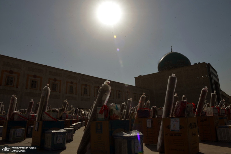 مراسم اهدای 1000سری جهیزیه به نوعروسان در جوار حرم امام خمینی(س)