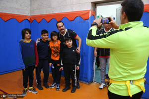 مسابقه فوتسال خیریه بین تیم هنرمندان و منتخب بنیاد حضرت زینب (س)