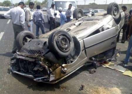 واژگونی خودروی سواری در آزادراه قم- تهران موجب کندی در تردد شد