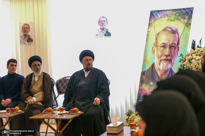 دیدار سید حسن خمینی با خانواده شهیدان لاریجانی