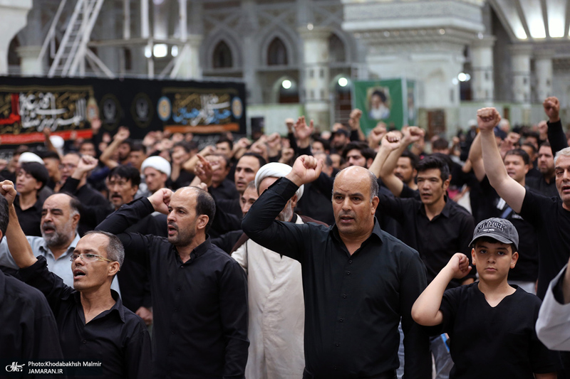 مراسم عزادارای شب عاشورا در حرم مطهر امام خمینی